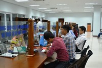 Người dân làm thủ tục hành chính tại Trung tâm Hành chính công TP.Đà Nẵng.