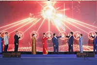 Thủ tướng Chính phủ và các doanh nhân khởi xướng Chương trình "Toàn cảnh Kinh tế tư nhân lần thứ nhất" (ViPEL 2025) khởi động cơ chế công - tư kiến quốc