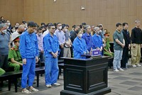 Xét xử nhiều cựu lãnh đạo trong vụ mang hàng triệu USD đi đánh bạc