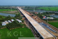 Các nhà thầu đang đẩy nhanh tiến độ Dự án cao tốc Cao Lãnh- An Hữu. Ảnh: Cổng TTĐT Đồng Tháp.