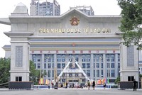 Lợi dụng việc qua lại Cửa khẩu quốc tế Lào Cai không kiểm tra con người, nhiều đối tượng đã tổ chức vận chuyển vàng lậu quy mô lớn. 