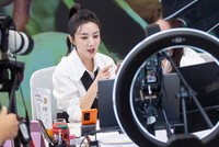 Trung Quốc: KOLs phải có bằng cấp chuyên môn khi đăng thông tin về y tế, giáo dục 