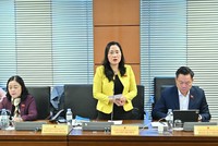 Đại biểu Nguyễn Thị Thủy phát biểu tại tổ. Ảnh: PT. 