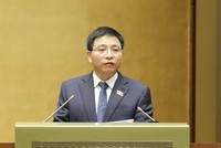 Bộ trưởng Bộ Tài chính Nguyễn Văn Thắng trình bày tờ trình các dự án luật. Ảnh Duy Linh. 