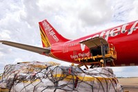 Vietjet (VJC) hỗ trợ hành khách và tiếp tục vận chuyển miễn phí hàng cứu trợ tới Miền Trung