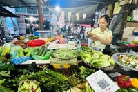 Giá thực phẩm, rau xanh đang tăng cao do ảnh hưởng của bão lũ, làm ảnh hưởng đến tốc độ tăng CPI chung của nền kinh tế