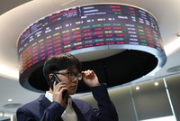 Thị trường đang tăng nhờ số ít cổ phiếu nhóm trụ 