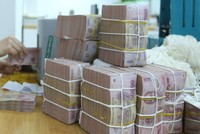 Tín dụng tăng mạnh, lãi suất tiết kiệm khó đứng yên 