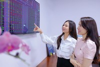 Thị trường đang ghi nhận diễn biến luân phiên phục hồi và tăng giá ở nhiều nhóm ngành như tài chính, dầu khí, bán lẻ, bất động sản…