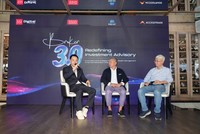 Guru đầu bạc Đào Phúc Tường (ngoài cùng, bên phải) chia sẻ tại sự kiện