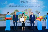 Đại diện TNG nhận Top 10 CSI 2025