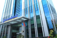 Vợ chồng sếp phó tại Sacombank đồng loạt “ra” hàng