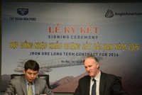 Đại diện Thép Hòa Phát và Anglo America Plc ký kết hợp đồng