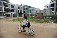 Theo WB, bất động sản chiếm khoảng 20% khoản vay của khu vực tài chính