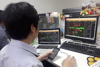 Đảm bảo khung pháp lý cho sự phát triển của thị trường chứng khoán