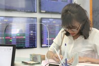 VN-Index “treo” hơn một tiếng, cả nhà đầu tư và nhà tạo lập thị trường kêu khó khi không thể hủy/sửa lệnh