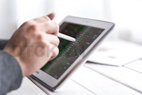 Cổ phiếu của các doanh nghiệp có mật độ công bố thông tin dày đặc thường thu hút sự quan tâm của nhà đầu tư