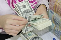 Tặng 6.000 phần quà cho khách hàng nhận tiền kiều hối