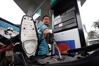 Nhập khẩu xăng dầu giảm mạnh