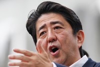 Năm “quá giang” của kinh tế Nhật