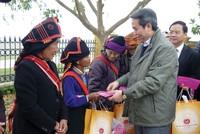 Con tàu này lên Tây Bắc, anh đi chăng?