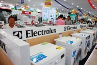 Ưu đãi lớn, hàng điện máy hút khách