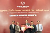 Giữa tuần trước, NLG đã trao sổ cổ đông cho 6 NĐT mới