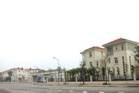 Sống khổ ở “nơi ước đến chốn mong về”