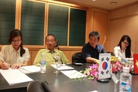 Ông Lý Tường Tuấn (thứ hai từ trái sang) và ông Franklin Bak (thứ ba từ trái sang) chia sẻ về kế hoạch phục hồi GBS