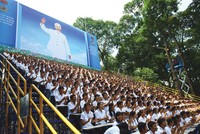 Đường lối độc lập, tự chủ, mềm dẻo của Đảng và Bác cũng phản ánh đúng đắn nguyện vọng, ý chí quyết tâm của người dân Việt Nam