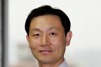 Yun Hang Jin Giám đốc Khối thị trường mới nổi Công ty Korea Investment & Securities (Hàn Quốc)