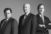 Từ trái sang:  John Weinberg,  David Solomon,  Richard Gnodde 