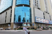 Khởi công từ năm 2009, bàn giao những căn hộ đầu tiên cho khách hàng vào cuối năm 2013. Siêu thị điện máy Trần Anh cũng đã “cắm rễ” ở đây từ nửa năm nay, đã có siêu thị bán lẻ hoạt động, Dự án Hồ Gươm Plaza (Mộ Lao, quận Hà Đông) với bề ngoài hào nhoáng, 