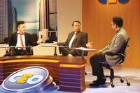 Ông Trần Hữu Đoàn (ngồi giữa) là người chơi kỳ này