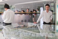 Nhiều khách hàng đã quen với việc giao dịch bất động sản qua sàn