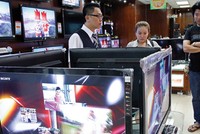 Nhiều đợt khuyến mại, giảm giá tivi, đầu thu HD được tung ra nhân dịp World Cup