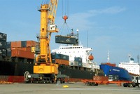 Để tái cơ cấu nền kinh tế, một giải pháp quan trọng là đẩy mạnh cổ phần hóa DNNN 