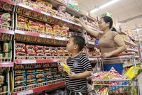 KDC bắt tay với Vewong, DN nổi tiếng với thương hiệu A-one, sản xuất mì gói