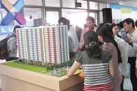 Đông đảo khách hàng tìm hiểu Dự án 8X Plus của Hưng Thịnh tại Triển lãm bất động sản 2014