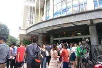 Cảnh chen mua căn hộ tại Sàn Mường Thanh chiều ngày 14/7