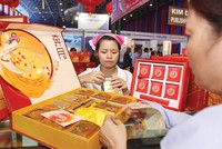 Bánh Trung thu đã có mặt trên khắp thị trường với đa dạng mẫu mã, chủng loại 