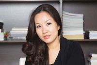 Chân dung nữ tướng đồ hiệu “ngang cơ” Johnathan Hạnh Nguyễn