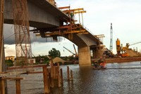 Hợp long cầu Trà Giang vượt sông Trà Lý