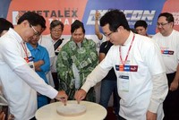 Trận chiến con quay kỹ thuật “KOMA TAISEN”