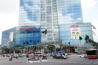Dự án Lotte Center vẫn còn trống khoảng 70% diện văn phòng cho thuê - Ảnh: Hoài Nam