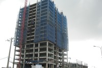 Dự án tòa N03T1 khu Ngoại giao đoàn đã được xây cao khoảng 20 tầng - Ảnh: Minh Nhật