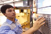 Để làm ra các sản phẩm đạt đẳng cấp cao, Bkav đã phải đầu tư nhà máy cơ khí chủ động chế tạo khuôn mẫu cho các sản phẩm của mình