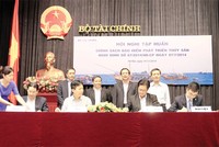 Lễ ký kết hợp đồng đồng bảo hiểm của 4 DN bảo hiểm tham gia thí điểm bảo hiểm thủy sản 