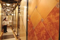Khác với năm trước, gạch và đá ốp lát bán khá chạy thời điểm cuối năm 2014 - Ảnh: Hoài Nam