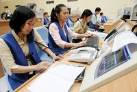 Bàn nhập lệnh tại sàn giao dịch của Trung tâm GDCK TP. HCM - Ảnh:Lê Toàn